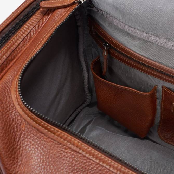 Allen Edmonds unissex coleção de grãos americana - mochila com zíper meia lua 68T8D381 bronzeado